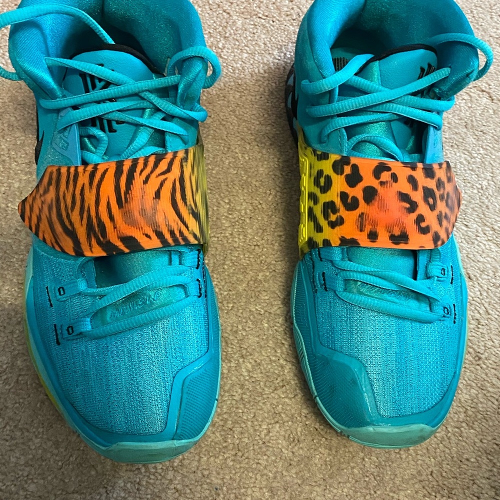 Sneakers - Picture 4 of 4